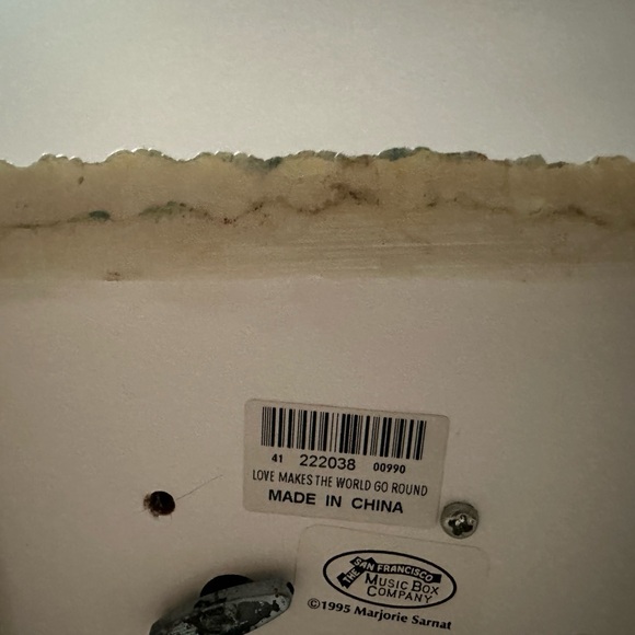 San Francisco Music Box Company “Love Makes The World Go Round” Music Box - Picture 7 of 7